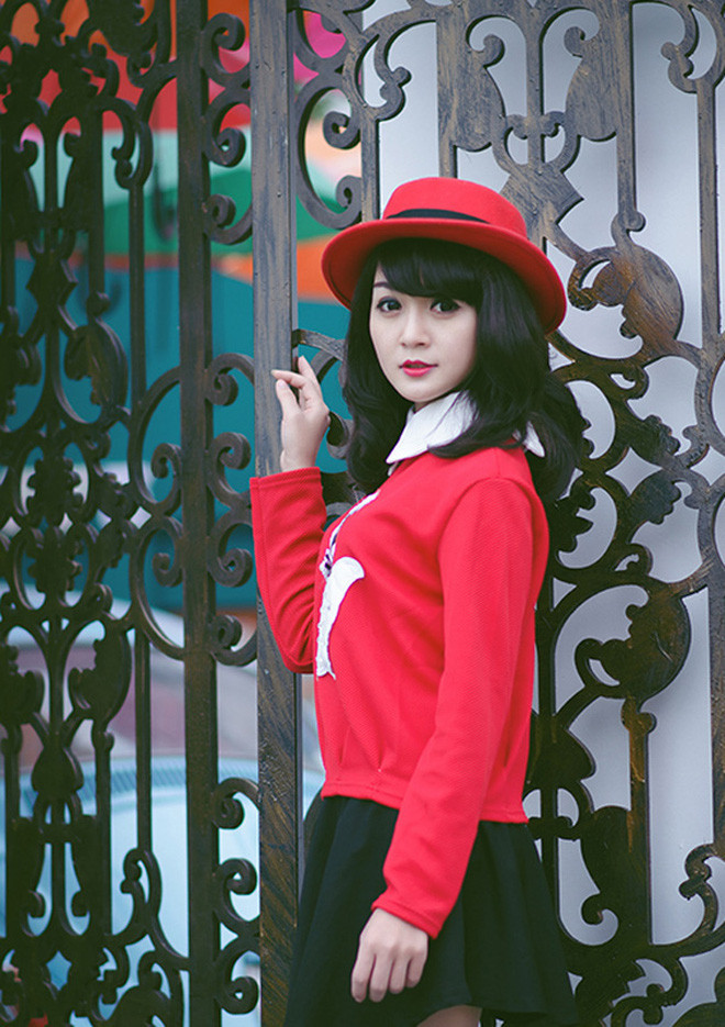 Cô Lưu Ly từng đoạt giải xuất sắc liên hoan tiếng hát Tiếng Anh khối tiểu học toàn thành phố Hà Nội 2012, giải Nhì tiếng hát thầy và trò quận Long Biên 2013,...