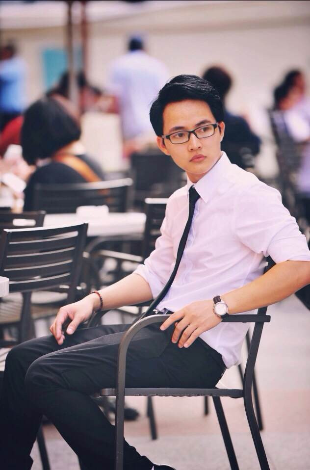 Hiện tại, thầy Minh đang giảng dạy tại trường Đại học Kiến trúc Hà Nội và trường THPT Lương Thế Vinh đồng thời làm nghiên cứu sinh. Bận rộn, nhưng thầy vẫn dành thời gian học luyện thanh, tiếng Anh, dẫn chương trình trên truyền hình và chụp ảnh thời trang.