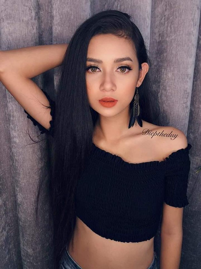 Theo tìm hiểu, thiếu nữ Khmer đến từ tỉnh Trà Vinh . Cô bạn có tên Sơn Thị Thu Hà (sinh năm 2000).