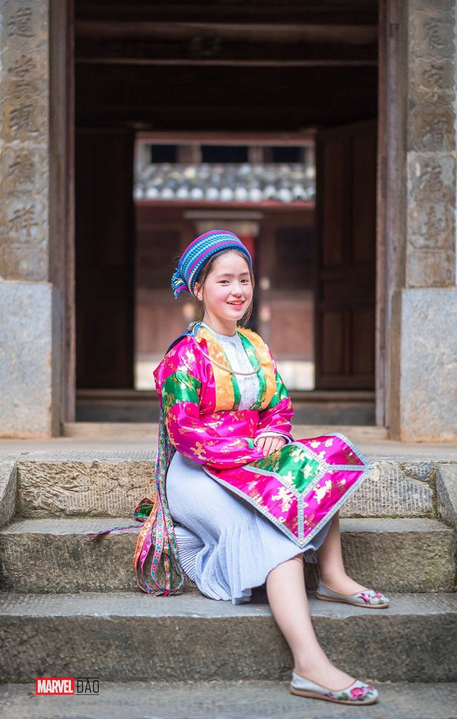 Hồi tháng 8 vừa qua, những hình ảnh về nữ sinh dân tộc tại Hà Giang xinh xắn, đáng yêu đang bán ổi khiến người xem xuýt xoa.