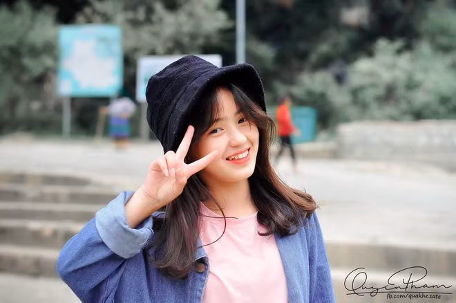 Được biết, 10X này tên là Vàng Thị Sinh, sinh năm 2003, người dân tộc H'Mông. Trước đây, Sinh mang họ Vương nhưng mới chuyển sang họ Vàng.