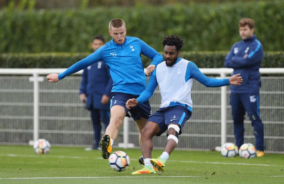 M.U trải thảm đỏ đón Danny Rose: Theo thông tin chuyển nhượng bóng đá mới nhất từ báo giới Anh, Danny Rose mới đây đã bị gạt ra khỏi quyển lịch bìa của Tottenham năm 2018, làm dấy lên khả năng anh sẽ sớm rời đội bóng thành London. Trong khi đó, Mourinho vẫn chưa thể giải quyết vấn đề bên hành lang cánh trái. Ông thường luân phiên các cầu thủ không phải đá biên thuần túy như Ashley Young, Blind hay Darmian, trong khi Luke Shaw phong độ kém cỏi. Ảnh: Mirror