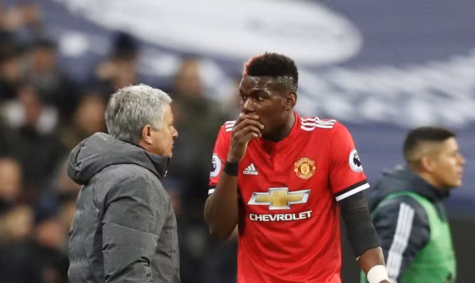 Ryan Giggs, Pogba không đáng bị đẩy lên ghế dự bị. Tân HLV Xứ Wales khẳng định, Mourinho cần phải thay đổi sơ đồ chiến thuật nhằm phát huy hết năng lực của ngôi sao người Pháp.