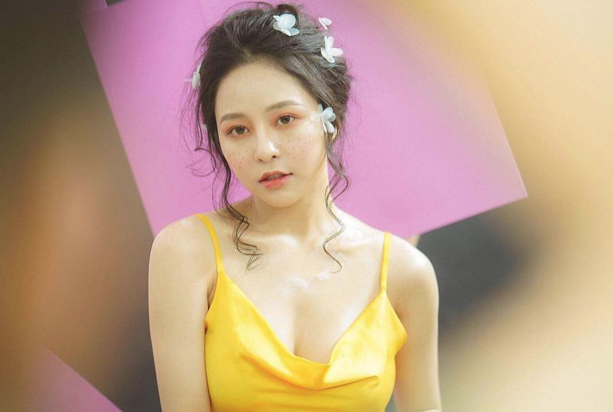 Trâm Anh bỗng "đắt show" sau khi nổi tiếng một cách nhanh chóng trên mạng xã hội.