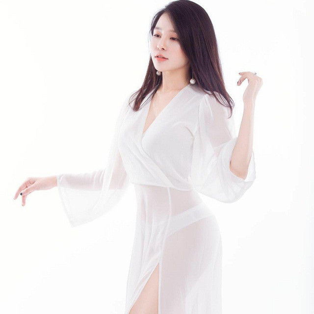 Tuy nhiên, theo ý kiến của nhiều người, họ lo ngại rằng Trâm Anh sẽ khó có thể giữ chỗ đứng của mình trong lòng dân mạng nếu không có sự đặc biệt. Bởi càng ngày có nhiều "hot girl mạng" nổi lên và tên tuổi của nữ dược sĩ này lại chìm dần vào quên lãng.