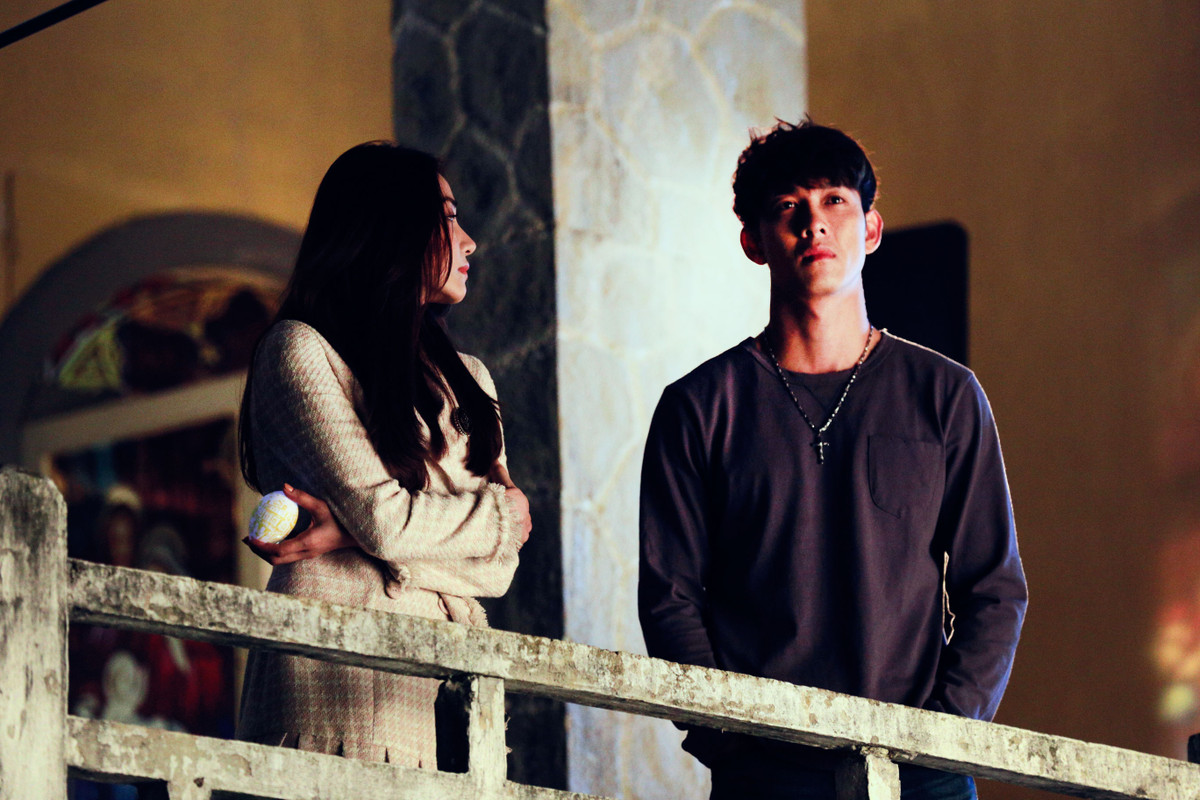 Đối với Ngân Khánh, đây là vai diễn đầu tiên sau 3 năm du học Singapore. Theo nhiều khán giả nhận xét, vai Nhung trong "Quý cô thừa kế" khá phù hợp với Ngân Khánh bởi vẻ đỏng đảnh, tự mãn. Điều này từng được nữ diễn viên thể hiện rất tốt trong nhiều bộ phim trước đó.