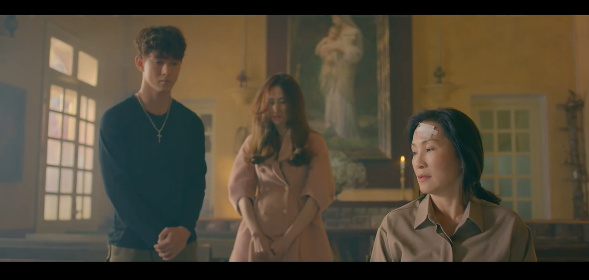 Sở hữu gương mặt trẻ hơn so với tuổi, Ngân Khánh tự tin và thoải mái đóng cặp với nam thần Song Luân - người kém cô 6 tuổi.