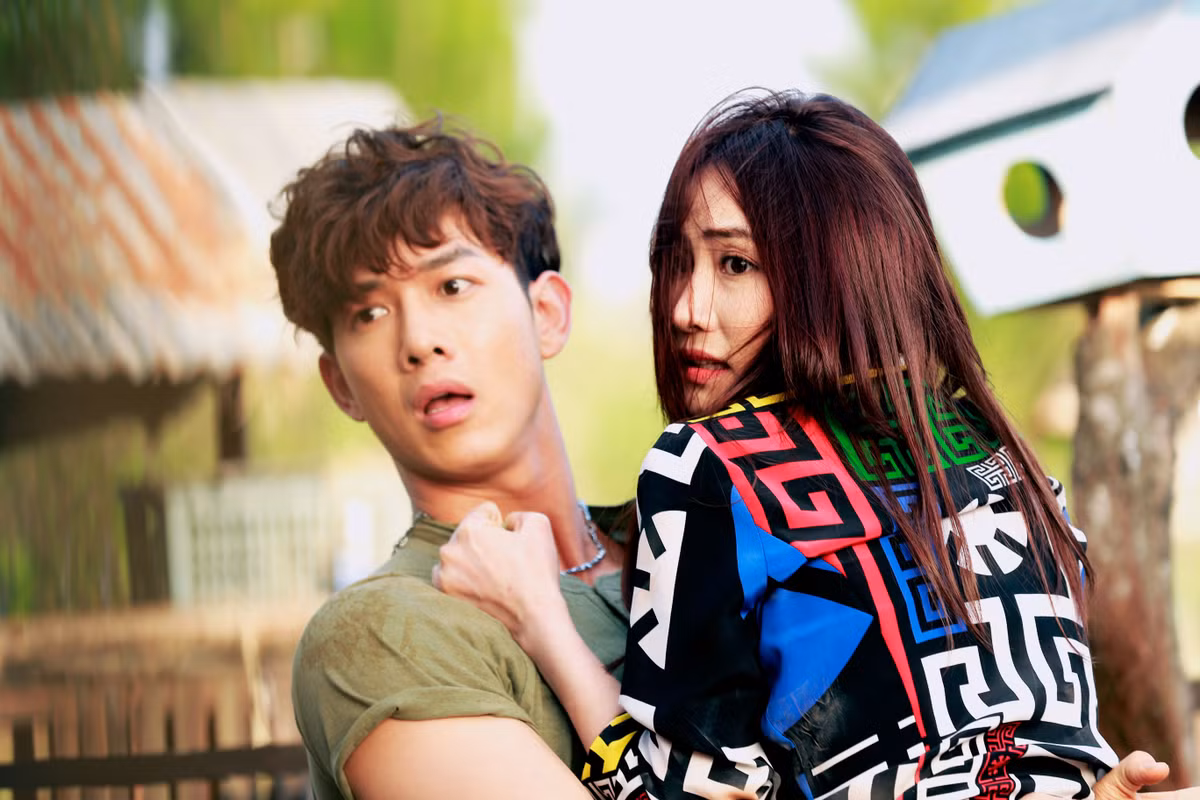 Bộ phim "Quý cô thừa kế" vừa tung trailer đã hút sự chú ý của khán giả. Hiệu ứng tốt này không chỉ tới từ những tình huống hài hước, vui nhộn trong phim mà còn đến từ cặp đôi đóng chính: Song Luân - Ngân Khánh.