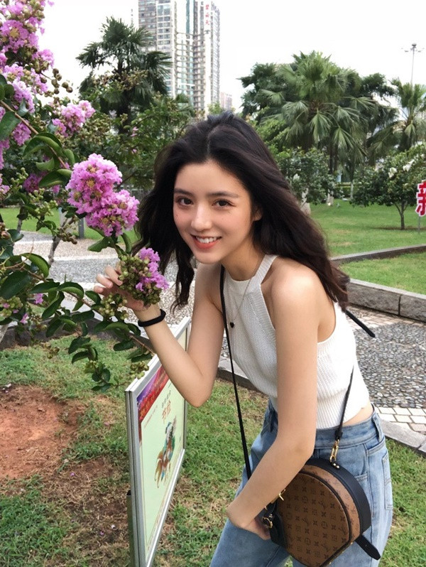 Những bức ảnh được Khiết Chiết đăng trên trang cá nhân đều thu hút lượng tương tác cao.