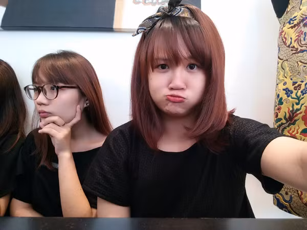 Những bức ảnh với khuôn mặt "siêu dễ thương" của cô nàng vũ công 9X này được cư dân mạng rất đón chào.