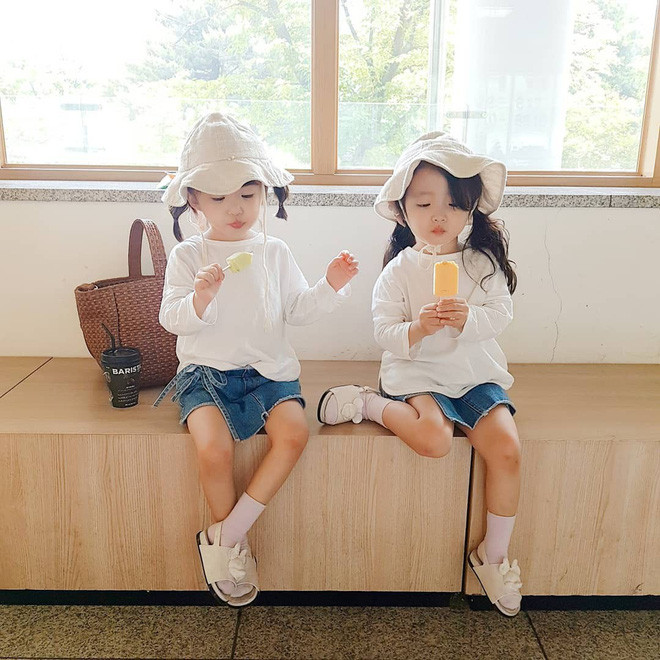 Sua và Suji sở hữu Instagram với hơn 330.000 follower. Ngay khi hình ảnh của các em xuất hiện trên MXH đã chiếm trọn cảm tình của dân mạng.