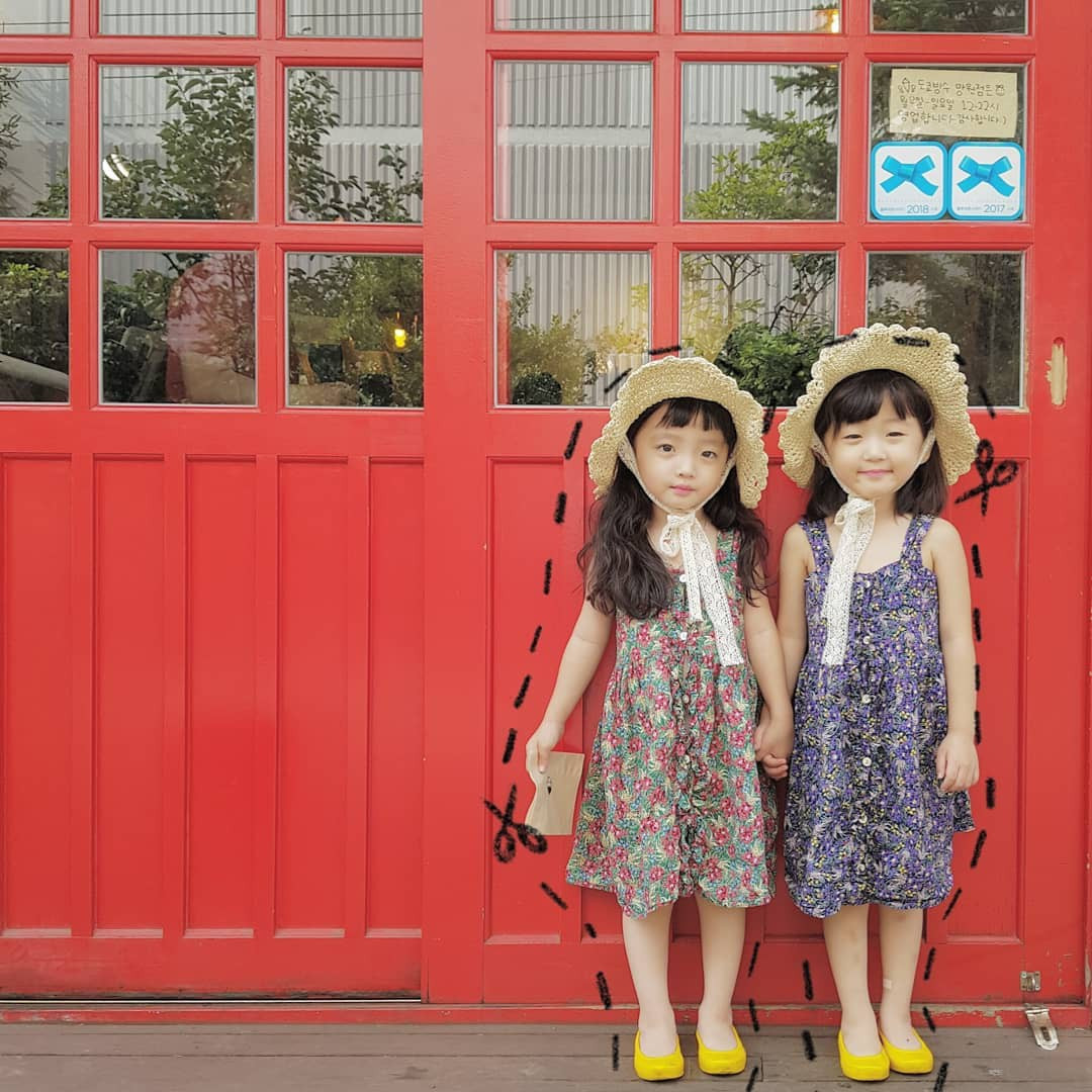 Hai thiên thần đáng yêu luôn là niềm tự hào của bố mẹ Sua và Suji.