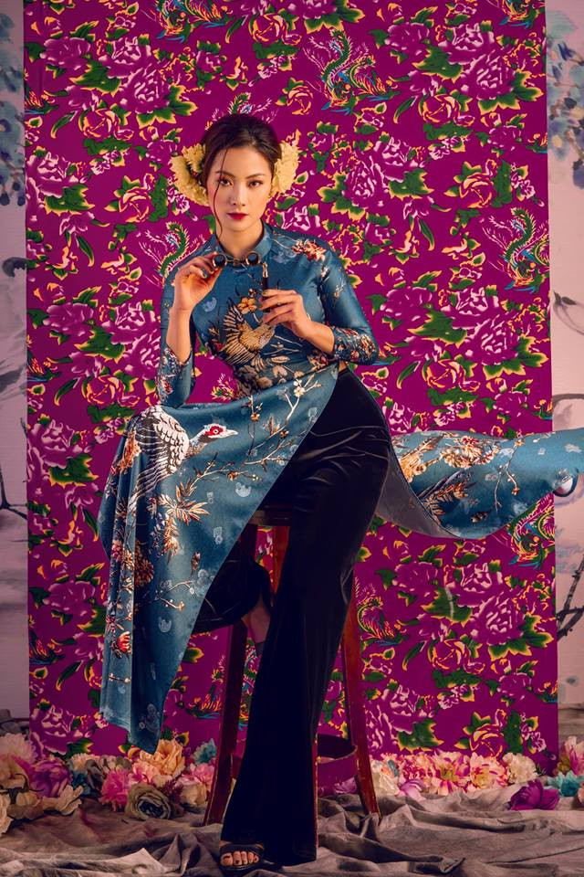 Tốt nghiệp trường Cao đẳng nghệ thuật Hà Nội, Huyền Thạch đã quyết định nam tiến để tìm cơ hội trong nghệ thuật của mình.