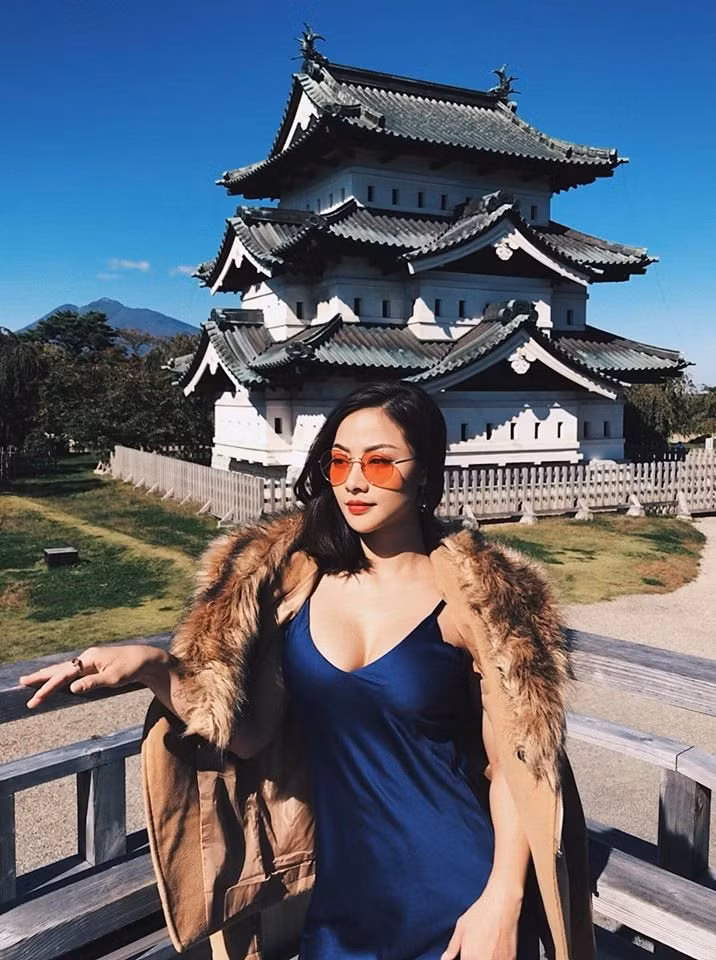 Không sở hữu chiều cao nổi bật, thế nhưng bù lại nữ diễn viên 9X - Huyền Thạch lại có vóc dáng chuẩn chữ S, đặc biệt là vòng 1 gợi cảm.