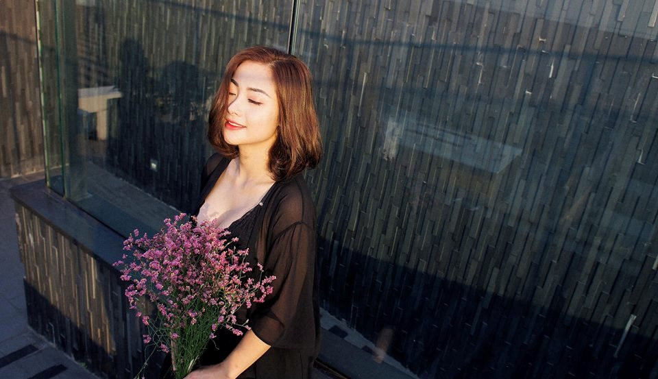 Chia sẻ về vai diễn Vy đanh đá này, Huyền Thạch cho biết cô và nhân vật khá nhiều điểm tương đồng nên mới diễn ăn nhập như vậy: "Huyền khá giống Vy ở thời điểm vài năm trước, tuy nhiên không gắt như vậy, nên với Huyền, Vy vô cùng đáng yêu".