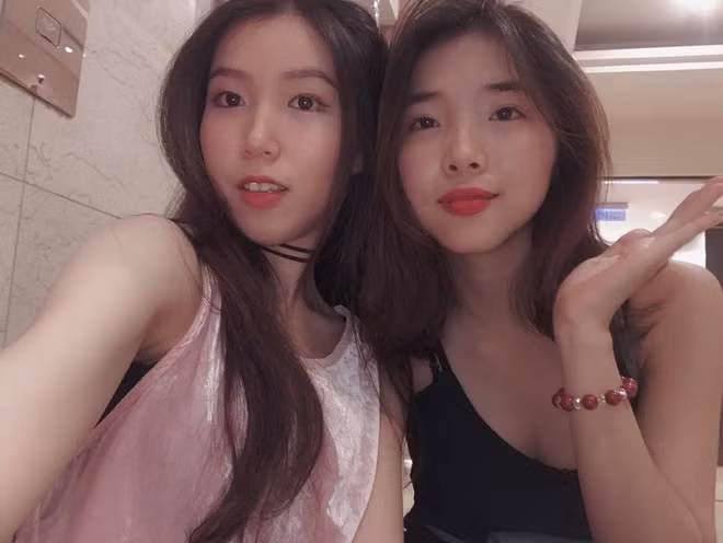 Không chỉ đơn thuần là đưa nhau đến Vũng Tàu để tận hưởng "vitamin Sea" như ngôn ngữ của giới trẻ, hai cô nàng 9x đến từ Sài thành đã khiến dân mạng "phát sốt" bởi đoạn clip ghi lại khoảng khắc cùng nhau đi nghỉ dưỡng của mình.