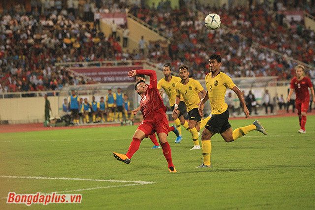 Từ pha thoát xuống thông minh cho đến pha chạm bóng của Quang Hải làm nức lòng NHM cả nước. Ảnh: Bongdaplus