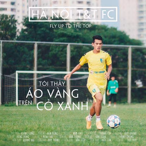 Fan hâm mộ đá bóng cũng thấy chiếc áo vàng trên cỏ xanh.