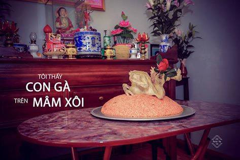 "Tôi thấy con gà trên mâm xôi".