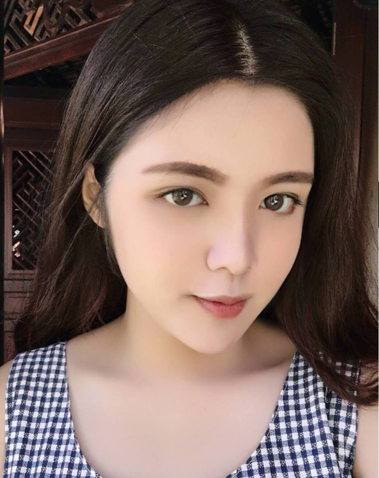 Nhận xét về bản thân mình, Hoàng Anh tự nhận mình là người vui vẻ, hoạt bát và đôi lúc khá là nghịch ngợm.