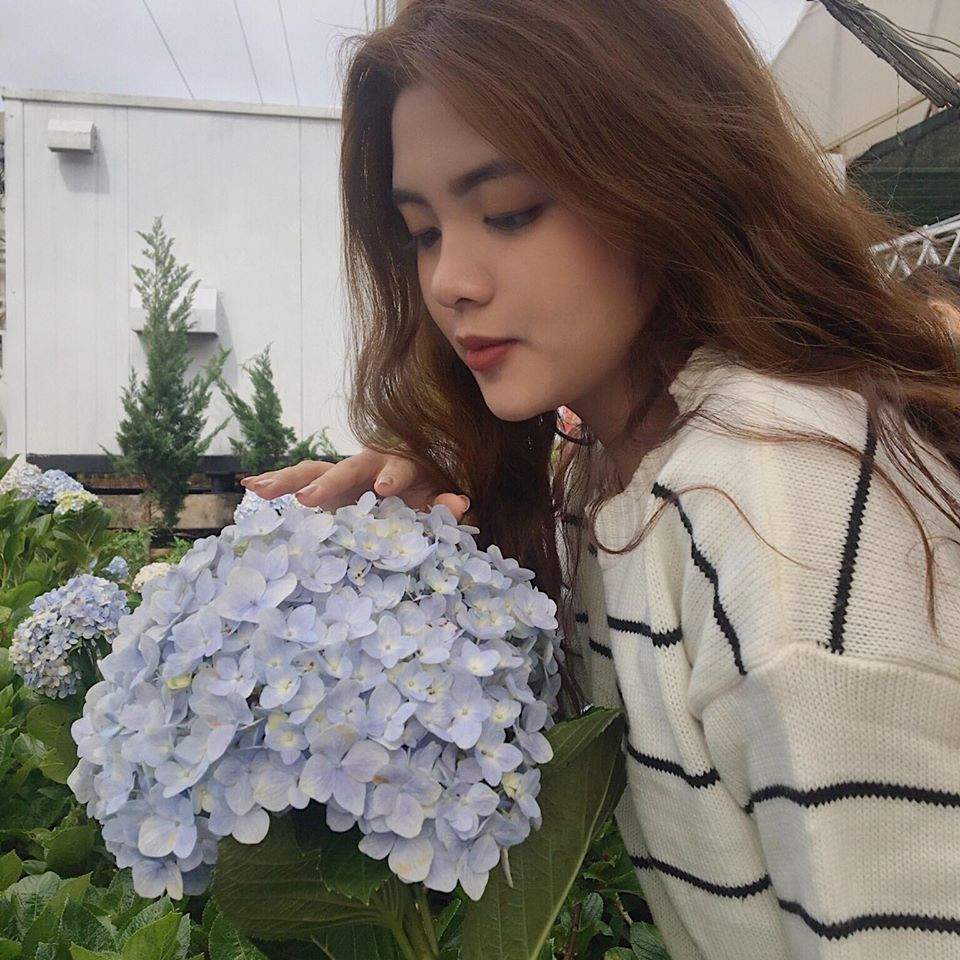 Được biết, cô bạn trong ảnh có tên là Nguyễn Ngọc Hoàng Anh, hiện đang là học sinh lớp 11 trường THPT Hàn Thuyên, TP. HCM.