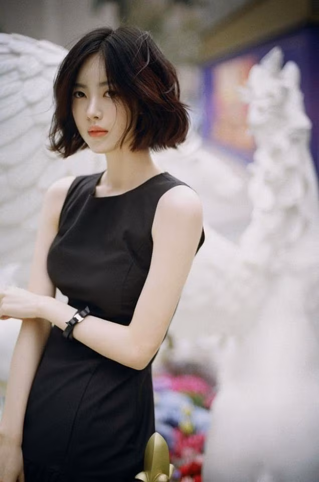 Theo nhiều người, cách để nhận ra Yoon Seon Young với các hot girl khác của Hàn Quốc đó chính là đôi mắt mang nét buồn và mơ mộng.