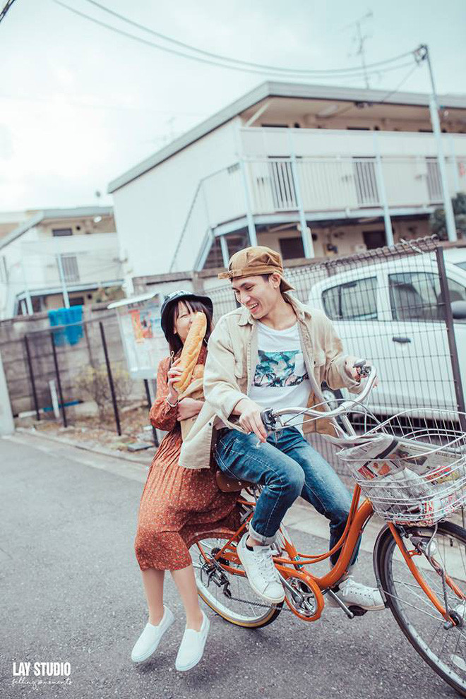 Bên cạnh đó không thể không dành lời khen đến diễn xuất tự nhiên và tình cảm của cặp đôi Toàn và Trinh trong ảnh.