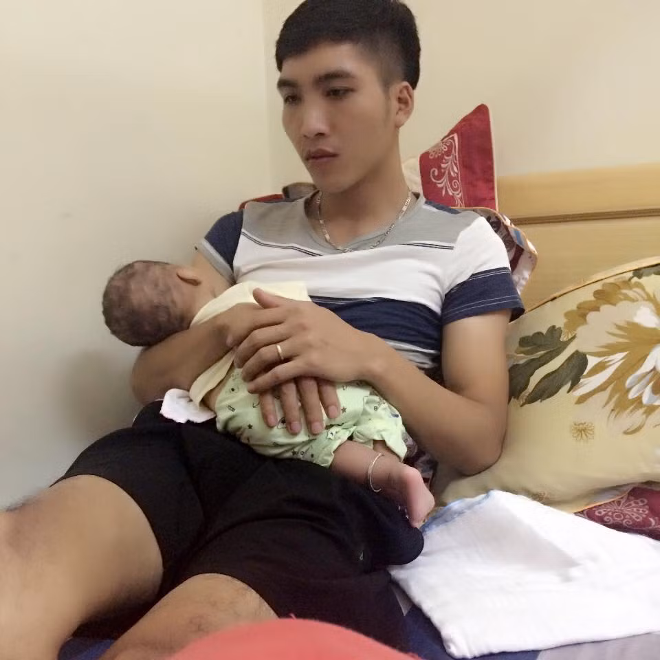 Chia sẻ trên trang cá nhân của mình, Đặng Ngọc từng viết rằng:"Anh ấy toàn tranh phần nấu ăn với mình, từ trước và sau khi cưới nhau, một năm 365 ngày thì hết 364 ngày là anh nấu ăn. Anh ấy nấu ngon và nhanh, biết làm nhiều món hơn mình nên bao nhiêu năm qua mình cũng ít khi có cơ hội trổ tài nấu nướng".