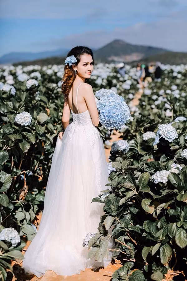 Được biết, H Pi Niê sinh ngày 10/3/1993 tại Buôn Jung A xã Ea Ktur, huyện Cư Kuin, tỉnh Đăk Lăk. Cô từng theo học tại Đại học Tây Nguyên và hiện tại đang chuẩn bị kết hôn.