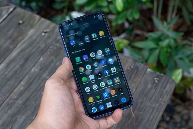 Phiên bản 3GB RAM + 32GB ROM sẽ chính thức bán ra khoảng 1 tuần sau đó với giá dự kiến trên dưới 3,7 triệu đồng.