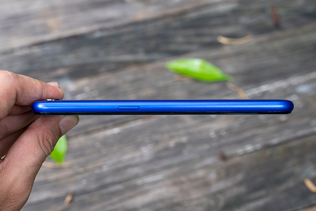 Máy sẽ bắt đầu lên kệ tại Việt Nam từ đầu tháng 6.