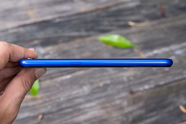 Máy sẽ bắt đầu lên kệ tại Việt Nam từ đầu tháng 6.