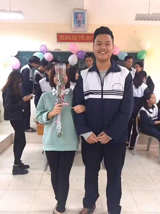 Có không ít bạn trẻ còn phải đặt câu hỏi rằng: “Có phải ai cũng từng ícó một đứa bạn cao như cây sào thế này không?”.