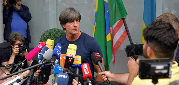 Trả lời phỏng vấn truyền thông, HLV Low nhận hoàn toàn trách nhiệm về mình và gửi lời xin lỗi tới người hâm mộ. LĐBĐ Đức (DFB) khẳng định tôn trọng bản hợp đồng mới gia hạn với HLV Low, nhưng tương lai của nhà cầm quân 58 tuổi vẫn là dấu hỏi.