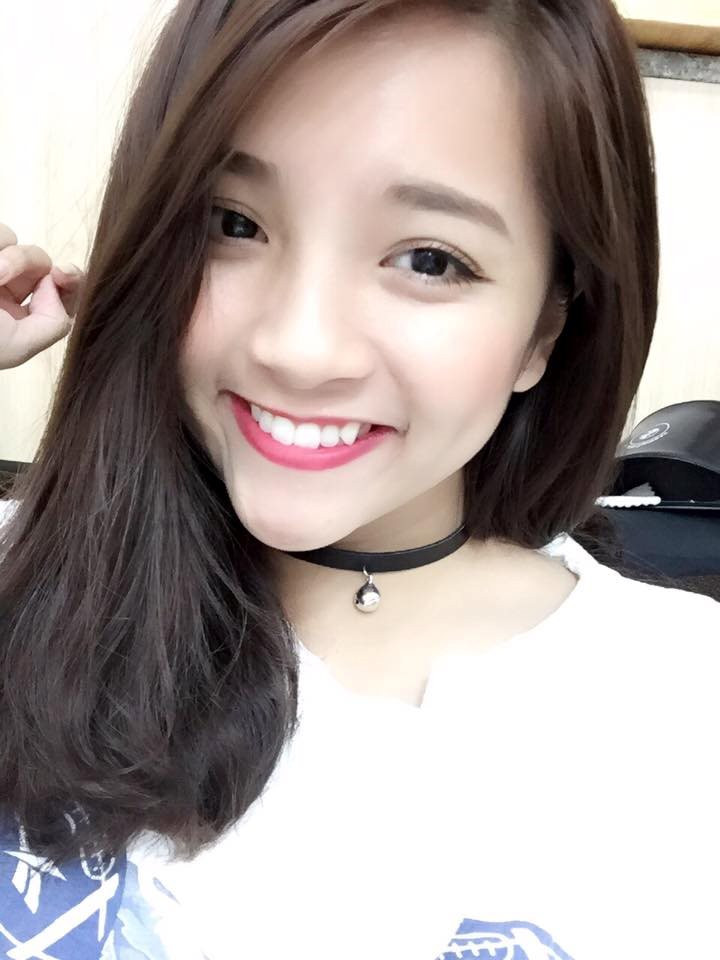 Vũ Tường Vân (SN 1997) hiện đang là sinh viên năm 3, Đại học Luật TP Hồ Chí Minh. Cô nàng này gây ấn tượng bằng hình ảnh cực dễ thương và trong sáng.