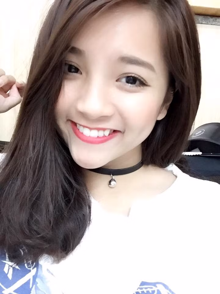 Vũ Tường Vân (SN 1997) hiện đang là sinh viên năm 3, Đại học Luật TP Hồ Chí Minh. Cô nàng này gây ấn tượng bằng hình ảnh cực dễ thương và trong sáng.