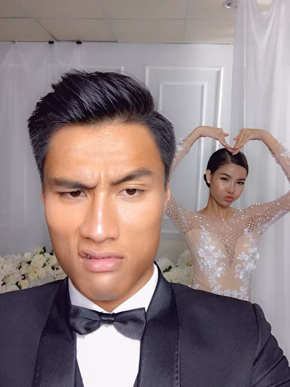 Chứng kiến hỷ sự của Mạc Hồng Quân cùng cô siêu mẫu, nhiều người nhận xét rằng Kỳ Hân khá cao tay khi giữ chân được "con ngựa bất kham" như tuyển thủ của ĐT Việt Nam.