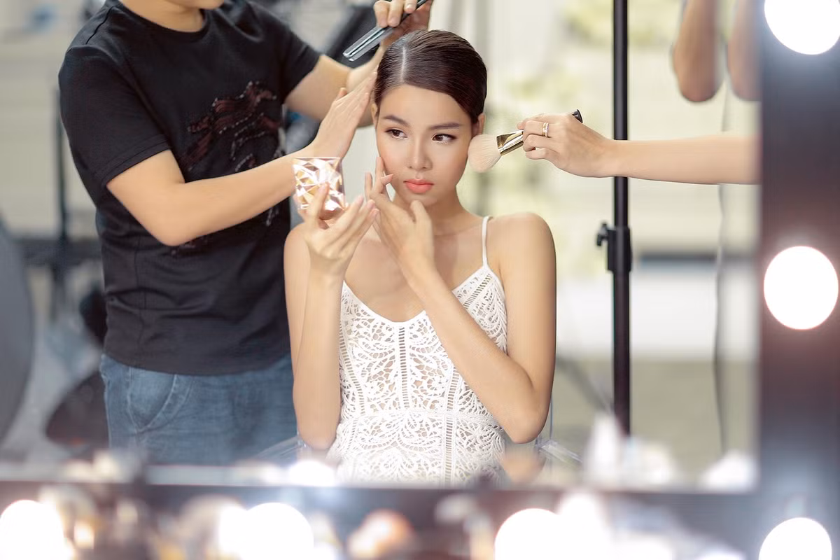 Kỳ Hân chăm sóc rất kỹ nhan sắc của mình trước khi thực hiện bộ ảnh cưới quan trọng của cuộc đời.