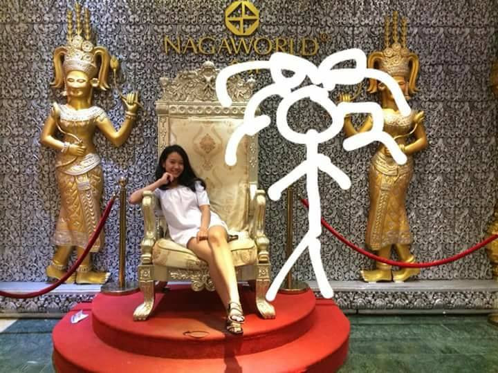 Nhớ lời hứa với "hội chị em", Kim Oanh đã biến những bức ảnh check-in của mình, trong chuyến du lịch gần đây, thành những bức ảnh nhóm theo một cách mà ít ai nghĩ đến.