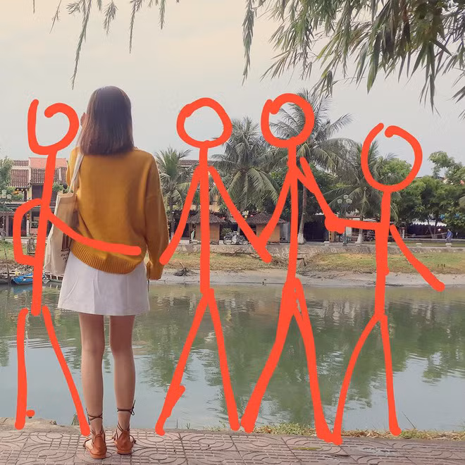 Sau khi bị nhóm bạn thân bỏ bom, Kim Oanh đã chia sẻ album ảnh du lịch nhóm theo cách kì lạ lên MXH nhận được sự quan tâm của rất nhiều người.