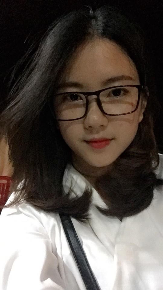Cô bạn này cũng là minh chứng cho việc con gái đeo kính "auto xinh".