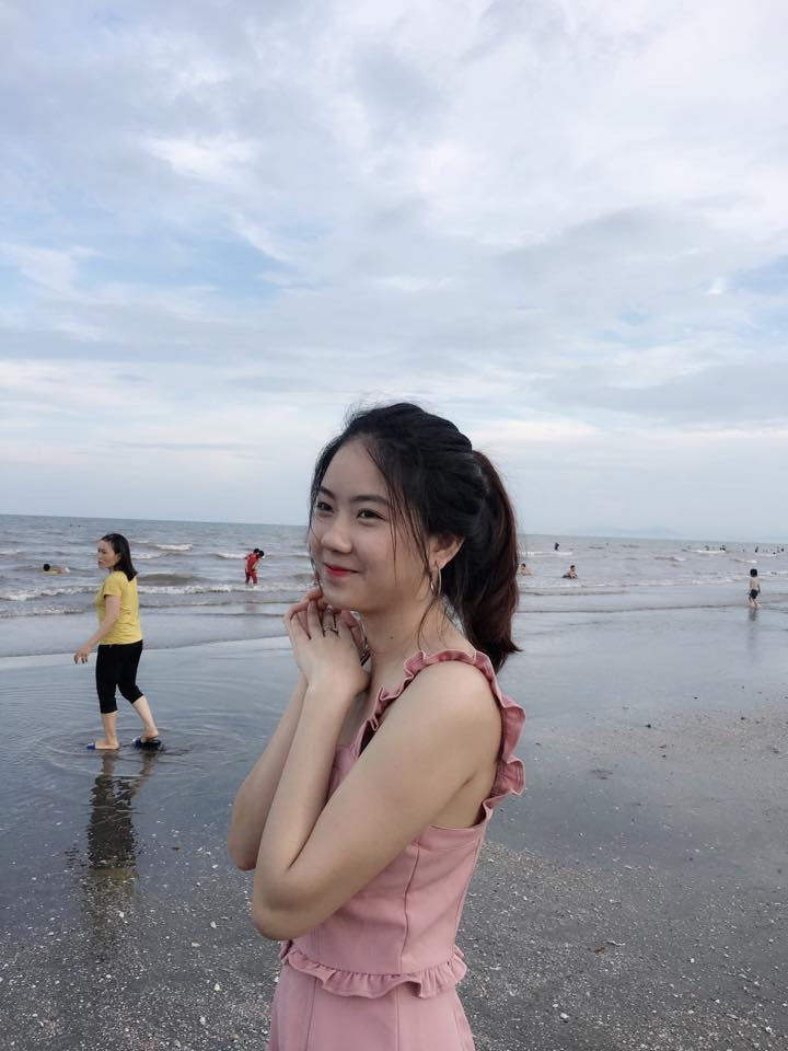 Xuất hiện ít phút trong clip cover ca khúc "Rồi cậu sẽ biết tớ thích cậu nhường nào" – nhạc phim "Gửi thời thanh xuân đơn thuần của chúng tôi" , cô giáo trẻ tuổi tên Thùy Linh không chỉ cho thấy rằng gái Nghệ An không chỉ hát hay mà còn vô cùng xinh đẹp.