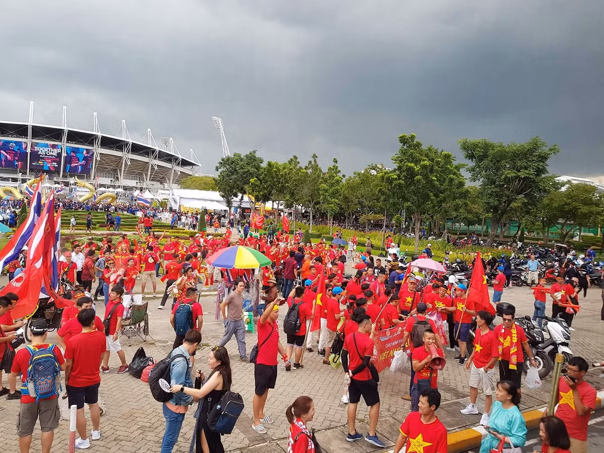 Vong loai World Cup 2022: Van Lam lam nguoi hung, Viet Nam cam hoa tren dat Thai Lan-Hinh-10