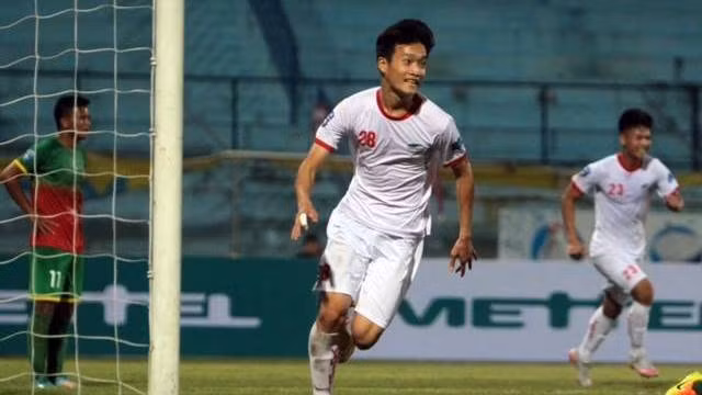 Ở CLB Viettel, Hoàng Đức thần tượng đàn anh Nguyễn Trọng Đại - cựu đội trưởng U19 Việt Nam.