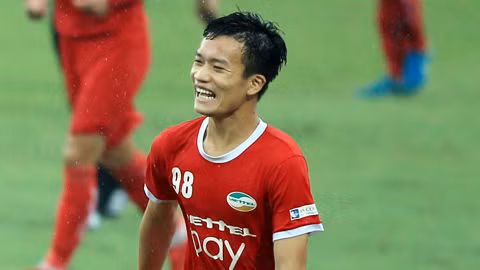 Theo tìm hiểu, cầu thủ đội tuyển Việt Nam này sinh ngày 11/1/1998, thuộc cung hoàng đạo Ma Kết. Anh sở hữu chiều cao nổi bật 1,83 m.