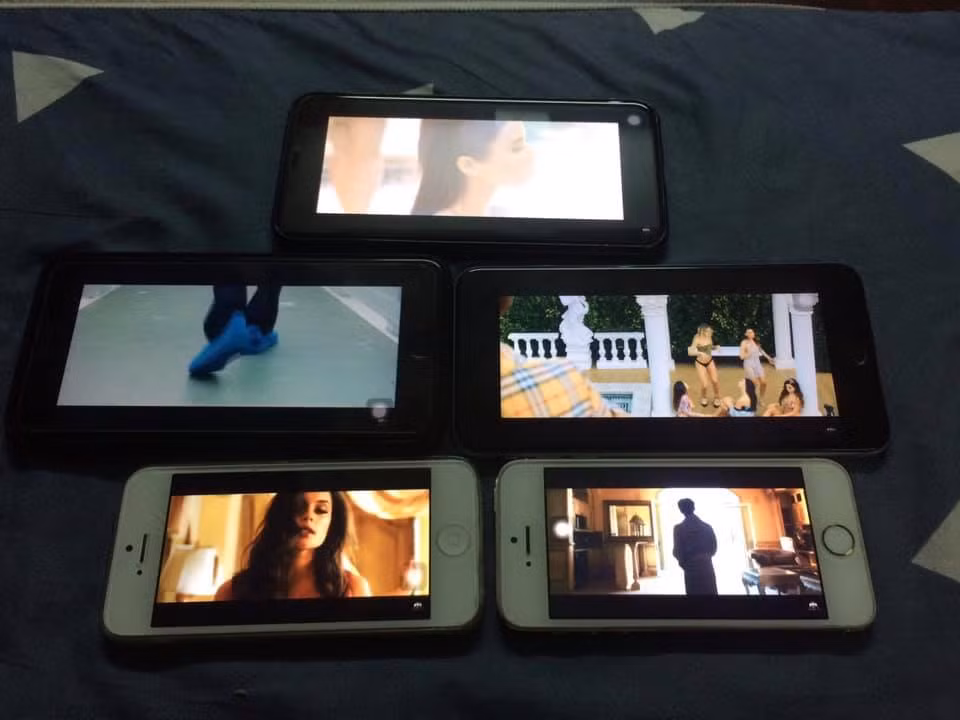 Thậm chí các fan Sơn Tùng M-TP còn để lại dòng kêu gọi: "Ai có gì dùng nấy tất cả để cày view cho Sếp lên top".