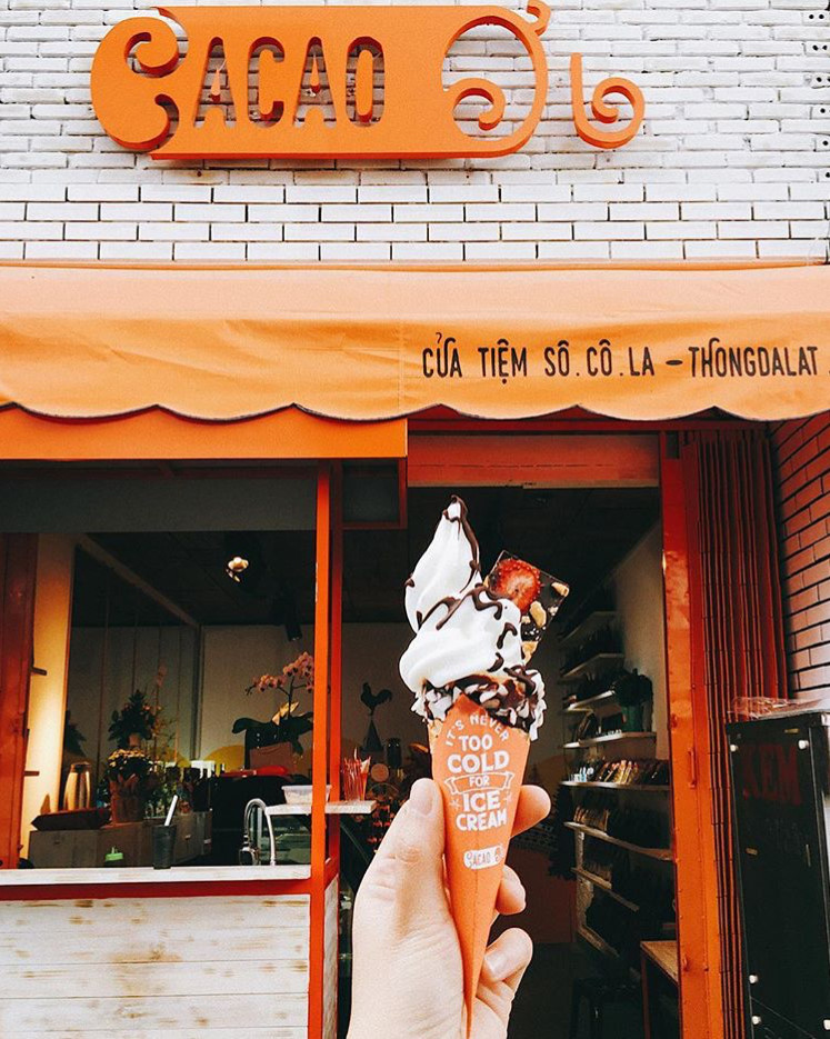 Cacao Ơi chỉ bán những sản phẩm liên quan tới ca cao. Chính nét đặc biệt và đồng nhất này đã khiến quán thu hút một lượng khách ổn định chỉ sau thời gian ngắn mở bán.