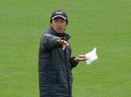 Được biết HLV trưởng của ĐTVN hiện tại là HLV Miura cũng từng dẫn dắt CLB Mito HollyHock. Ông dẫn dắt đội bóng mà Công Phượng sẽ sang thi đấu trong năm 1998.