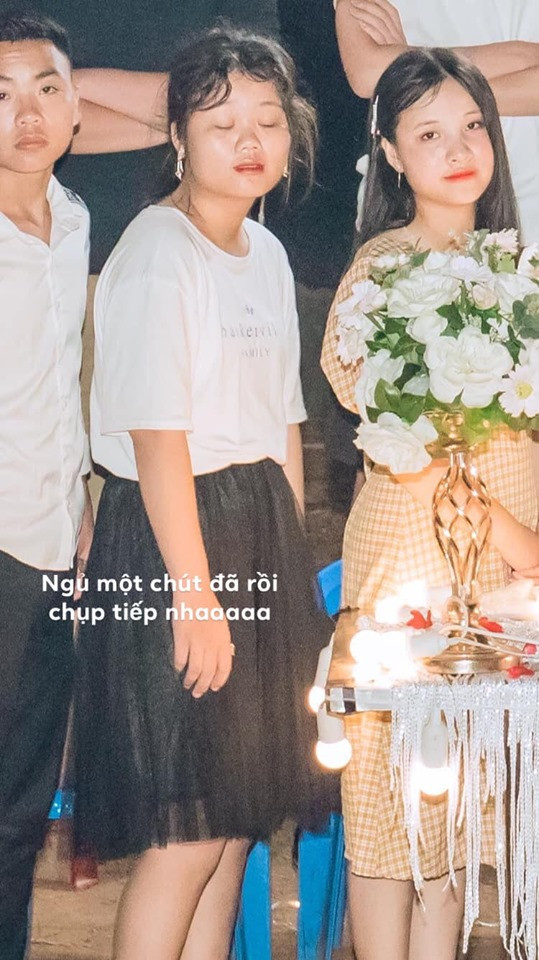 Mới đây trên MXH, các dân mạng đã chia sẻ bức ảnh kỷ yếu vô cùng bá đạo khi các nhân vật chính chưa kịp tạo dáng xong, nhiếp ảnh gia đã ấn máy và tạo ra những thảm họa thực sự.