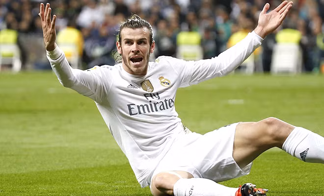 Ngoài việc phong độ suy giảm ở mùa trước, các tin đồn bất hòa với Cristiano Ronaldo đã khiến sự nghiệp của ngôi sao bóng đá xứ Wales này tại Real thêm khó khăn, anh luôn bị cáo buộc là ích kỷ, thiếu thân thiện với người hâm mộ.